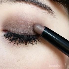 Bingung Menggunakan Eyeshadow Stick? Ternyata Begini Caranya!