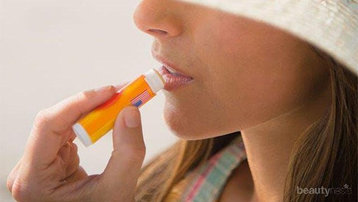Gelap dan Kering? Itu Tanda Bibirmu Terkena Paparan Sinar Matahari! Coba 3 Bahan Alami Ini!