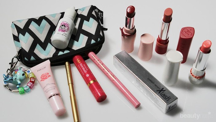 Ladies, berapa jumlah lipstick yang ada di makeup pouch kamu? Penasaran deh.. Ladies, berapa jumlah lipstick yang ada di makeup pouch kamu? Penasaran deh..