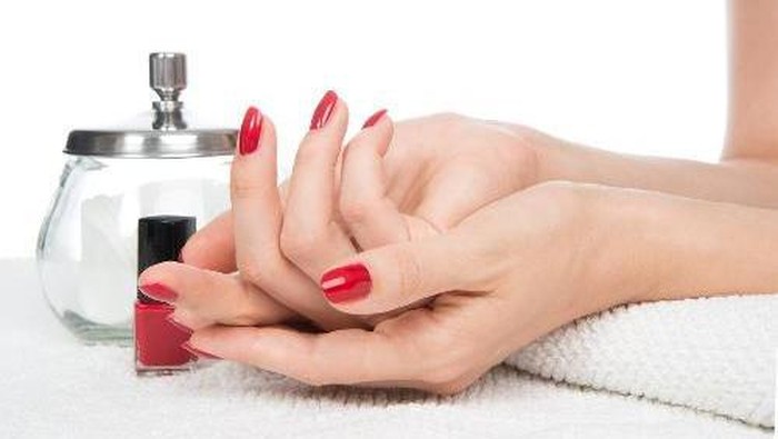 Bikin Warna-Warni Kuteks Lebih Tahan Lama dengan Cara Ini yuk, Ladies!