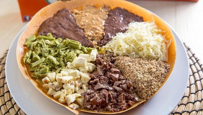 Lapar? Yuk Cobain Rekomendasi Martabak Bertoping Anti Mainstream Berikut Ini Ladies!