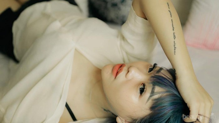 Beragam Style Wendy Walters, Pacar Reza Arap yang Hot Banget