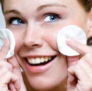 Ladies, Yuk Baca Ini Sebelum Mencoba Exfoliating Toner!