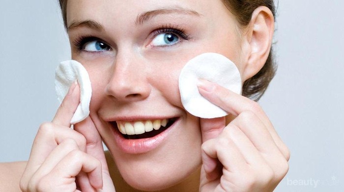 Ladies, Yuk Baca Ini Sebelum Mencoba Exfoliating Toner!