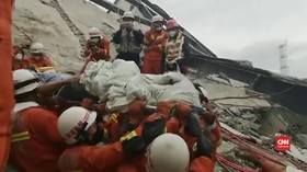 VIDEO: Tertimbun 69 Jam, Pasien Virus Corona Selamat