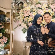 Tampil Cantik Bak Artis dengan Kebaya Modern Saat Tunangan