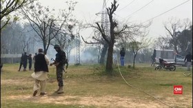 VIDEO: Detik-detik Pesawat Tempur Pakistan Jatuh