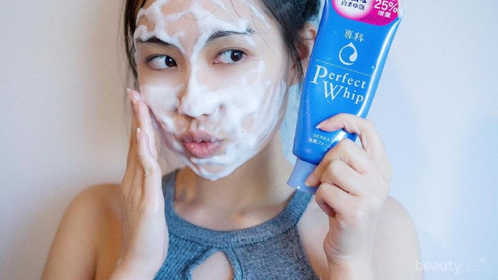 [Review] Rasakan Sensasi Membersihkan Wajah Ala Wanita Jepang dengan Shiseido Senka Perfect Whip Facial Foam