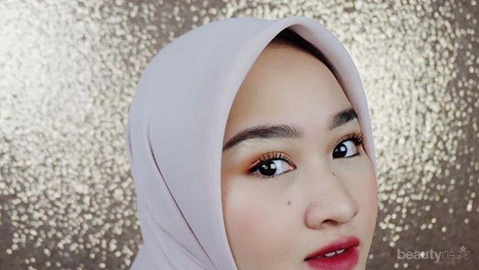 Ladies, Tampil Bold dan Elegan Dengan Padu Padan Hijab Ala Kiara Leswara, Yuk!