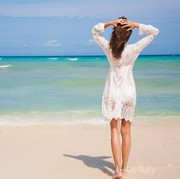 Berencana Liburan ke Pantai? Jangan Lupa Bawa Skincare Berikut Ini Ya Ladies!
