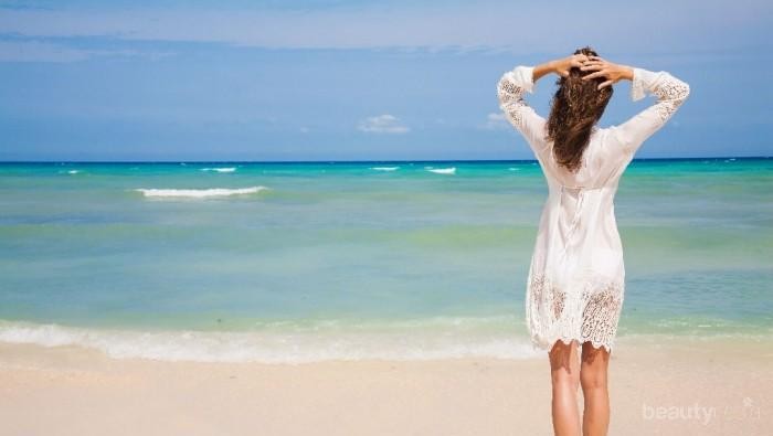 Berencana Liburan ke Pantai? Jangan Lupa Bawa Skincare Berikut Ini Ya Ladies!