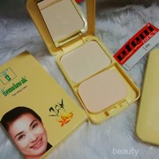 Dear, siapa yang pakai bedak Temulawak Two Way Cake? Bikin Jerawatan Gak?