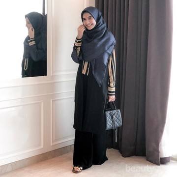 img-title Dari Ratusan Ribu Hingga Jutaan Rupiah, Ini Sederetan Artis yang Punya Usaha Busana Muslim!