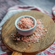 Sering Dianjurkan Minum Air Garam Sama Orang Tua? Ini Lho 5 Manfaatnya