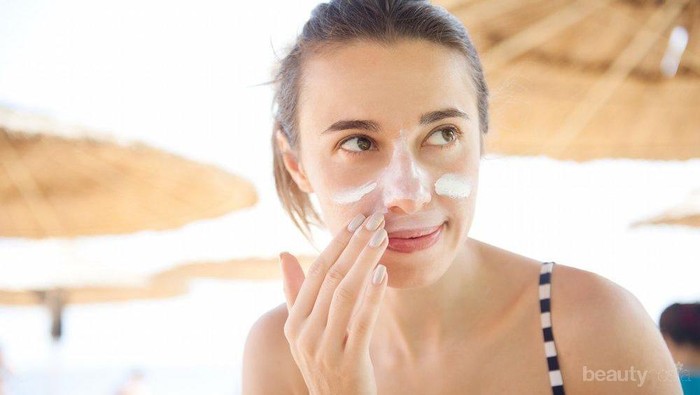 Ladies, Inilah Tips Menggunakan Sunscreen yang Sesuai dengan Aktivitasmu! Ladies, Inilah Tips Menggunakan Sunscreen yang Sesuai dengan Aktivitasmu!