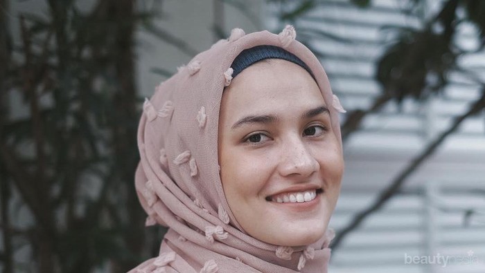 Ladies Tau Gak Sih? Warna-Warna Hijab Berikut Ternyata Malah Bikin Wajahmu Kusam Lho! Duh... Ladies Tau Gak Sih? Warna-Warna Hijab Berikut Ternyata Malah Bikin Wajahmu Kusam Lho! Duh...