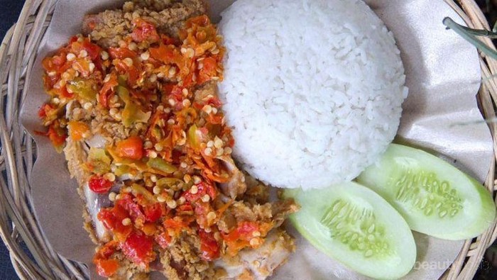 ayam geprek vs ayam gepuk. apa sih perbedaannya? ayam geprek vs ayam gepuk. apa sih perbedaannya?