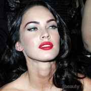 Foundation Lebih Terang? Cara Ini Akan Bikin Foundation Jadi Sewarna dengan Warna Kulit