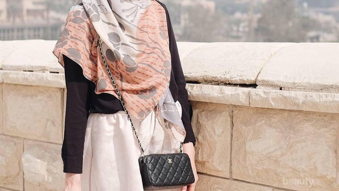 Ini Tutorial Hijab Kasual yang Menutup Dada dan Cocok Dipakai Kuliah Karena Terlihat Santai