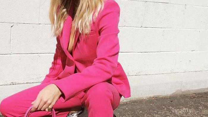 Anti Norak, Ini Tips Mix and Match Ini Bisa Bikin Colorful Blazer Terlihat Semakin Menarik