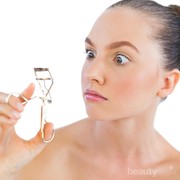 Inilah Tips Membersihkan Eyelash Curler yang Bisa Kamu Coba, Ladies!