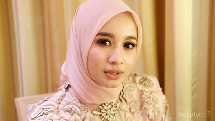 Hijabers, Ini Lho Gaya Berhijab ala Laudya Chintya Bella yang Anggun dan Bisa Kamu Tiru! Hijabers, Ini Lho Gaya Berhijab ala Laudya Chintya Bella yang Anggun dan Bisa Kamu Tiru!