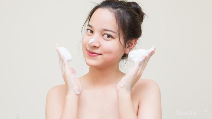 Sabun Cuci Muka Pagi dan Malam, Sebaiknya Beda atau Sama?