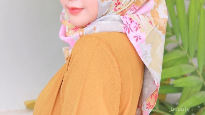 Uups! Ternyata Ini Dia Rahasia Untuk Mengatasi Hijab yang Terkena Noda Makeup Uups! Ternyata Ini Dia Rahasia Untuk Mengatasi Hijab yang Terkena Noda Makeup