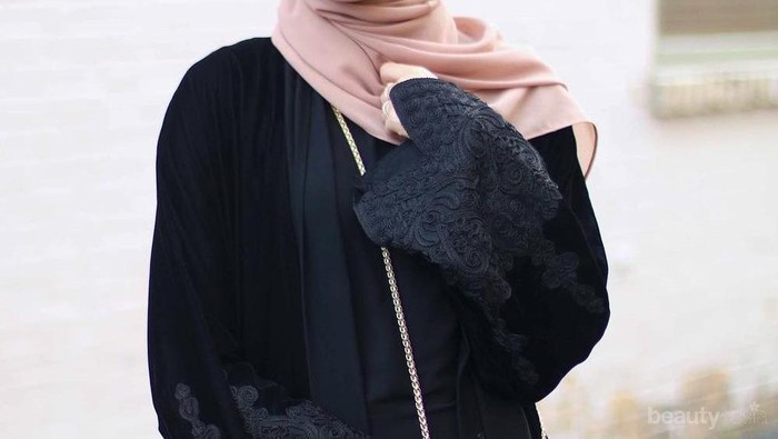 Atasan Model Kimono yang Lagi Hits dan Banyak Jadi Pilihan Outfit Para Hijabers
