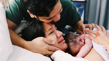 Selamat, Acha Sinaga Melahirkan Anak Pertama di Australia