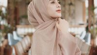 Praktis Tanpa Ribet! Variasi Style Memakai Hijab Tanpa Jarum Ini Wajib ...