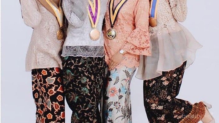 Inspirasi Kebaya Brokat untuk Wisuda Terbaru dari yang Simple-Full Colour!