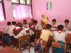 Gaji Guru Honorer Bakal Naik Lewat Skema Penyaluran Dana BOS Terbaru