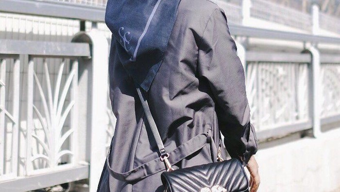 Outfit Korean Look dari Hijabers Fairuz Sakinah Ini Bisa Kamu Pilih Saat Jalan-jalan ke Korea Lho!