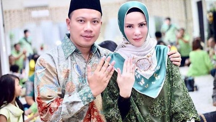 Angel Lelga dan Vicky Prasetyo, sungguhan atau sensasi? Angel Lelga dan Vicky Prasetyo, sungguhan atau sensasi?