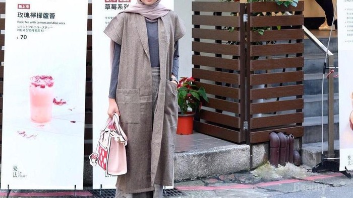Hijabers, Saatnya Tampil Beda dengan Inspirasi Mix and Match Vest Hijab Seperti Ini!
