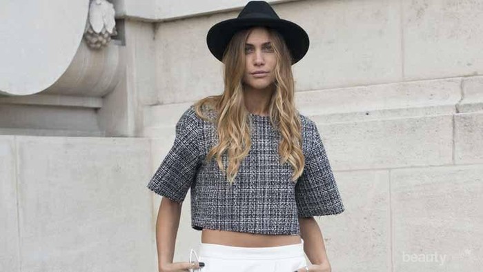 Tetap Sopan dan Modis, Begini Cara Pakai Crop Top untuk ke Kampus!