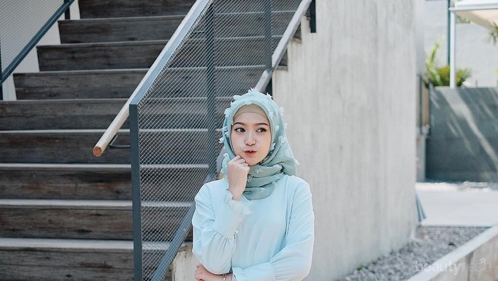 Lagi Populer, Model Dress Seperti Ini Cocok Banget Dipakai Hijabers Remaja untuk Hangout Lho
