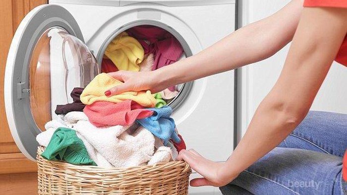Hati-hati, Ladies! 5 Barang Ini Sebaiknya Enggak Masuk ke dalam Mesin Cuci Kamu!