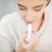 Ladies Wajib Pakai Lip Balm ini ! Dijamin Bibir Kamu Anti Kering dan Pecah-Pecah