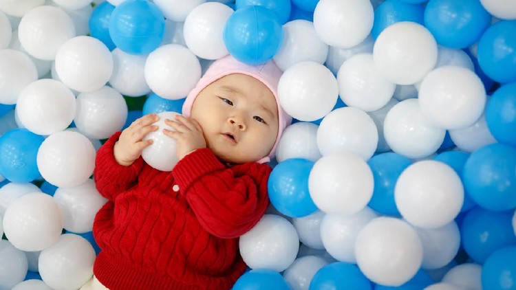 Bunda K-Popers? Tertarik memberi si kecil dengan nama yang berasal dari Bahasa Korea? Cek 20 nama bayi perempuan berikut ini yuk untuk tambahan referensi.
