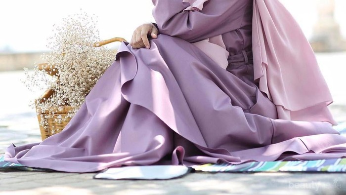 Tetap Kekinian dan Stylish! Ternyata Ini Tips Styling Hijab Syar'i yang Pas Buatmu! Tetap Kekinian dan Stylish! Ternyata Ini Tips Styling Hijab Syar'i yang Pas Buatmu!