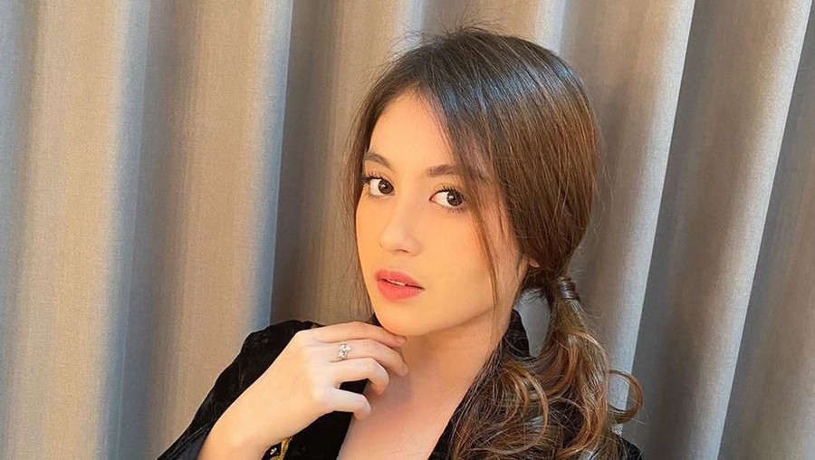 Cerita Nabilah Ayu yang saat ini sedang kuliah jurusan hukum dan mengaku kagum dengan sosok Najwa Shihab.