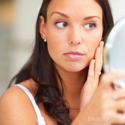 Bisa Sampai Kanker, 7 Masalah Ini Akan Timbul Jika Kamu Masih Saja Memakai Make Up KW