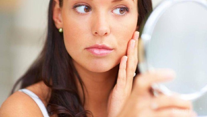 Bisa Sampai Kanker, 7 Masalah Ini Akan Timbul Jika Kamu Masih Saja Memakai Make Up KW