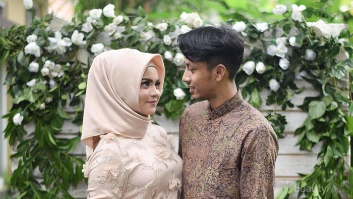 Ingin Serasi di Hari Lamaran? Ini Inspirasi Outfit Lamaran Couple Kekinian untuk Kamu dan Pasangan