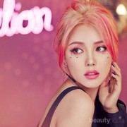 Tampil Chic dengan Eyeliner Warna-Warni, Why Not?