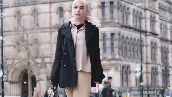 Begini Cara Memadukan Coat yang Tetap Modis untuk Para Wanita yang Mengenakan Hijab