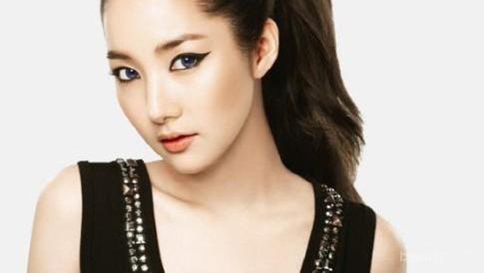 5 Langkah Tutuorial Memakai Eyeliner untuk Si Mata Sipit