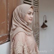 Inilah Deretan Warna Hijab yang Lagi Banyak Jadi Andalan untuk Melengkapi Penampilan Hari Wisuda